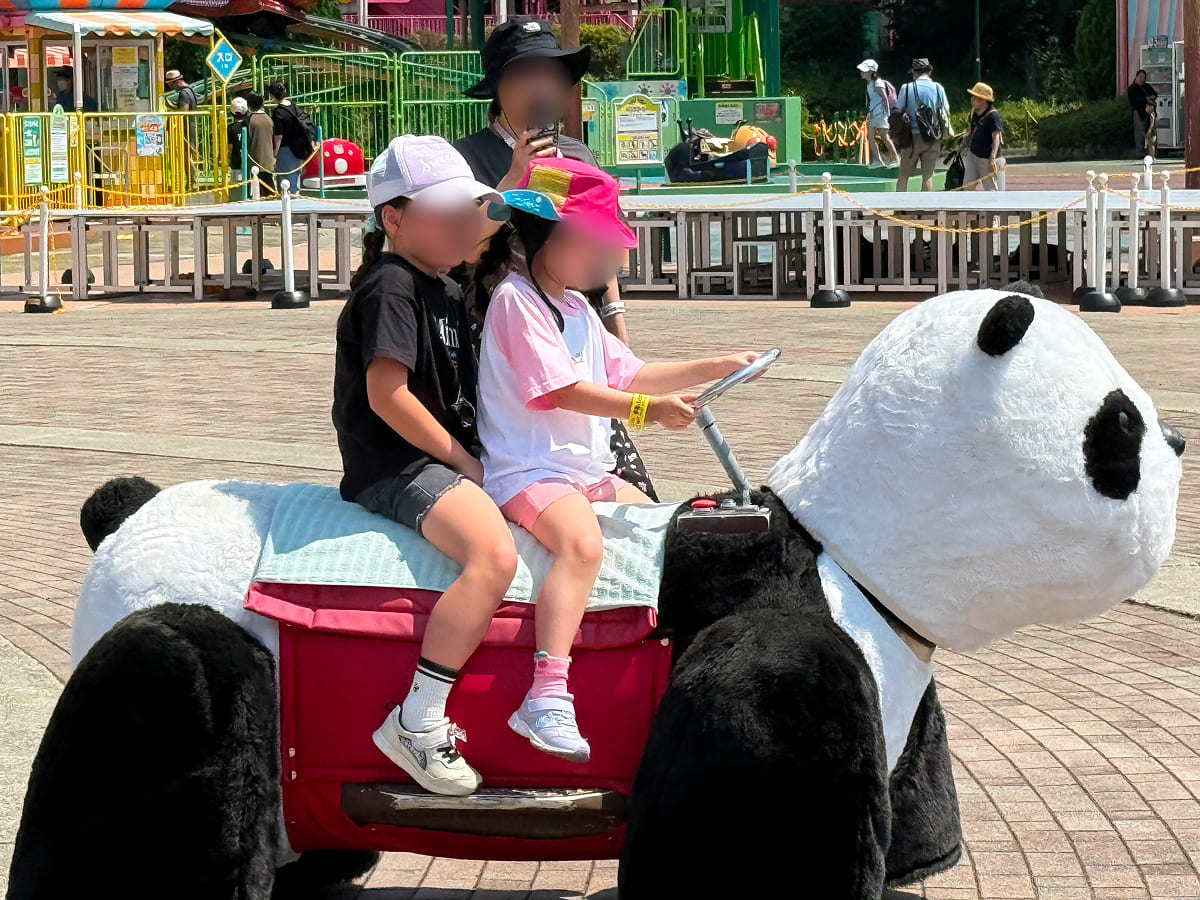 那須ハイランドパーク 100円硬貨を入れて動くパンダカー