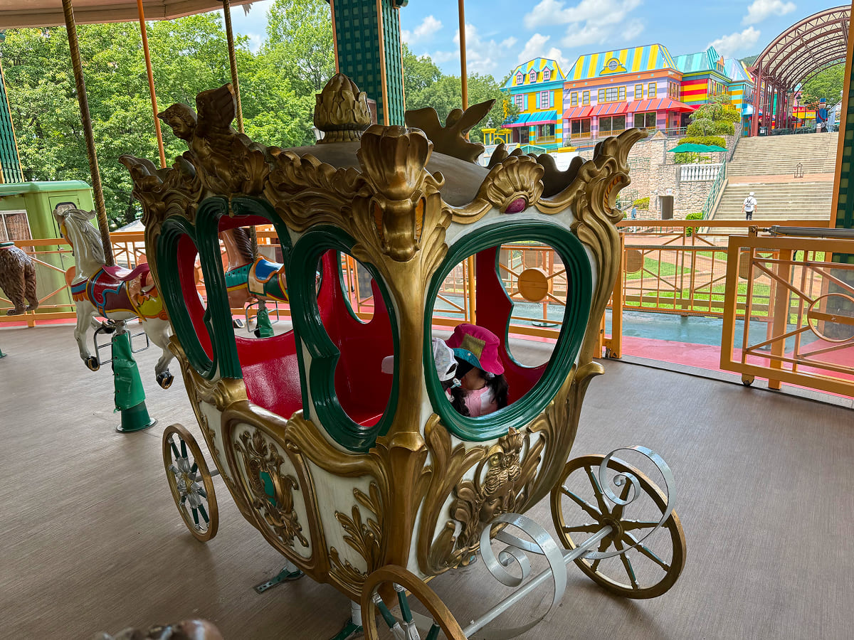 那須ハイランドパーク 2層式メリーゴーランドのカルーセル