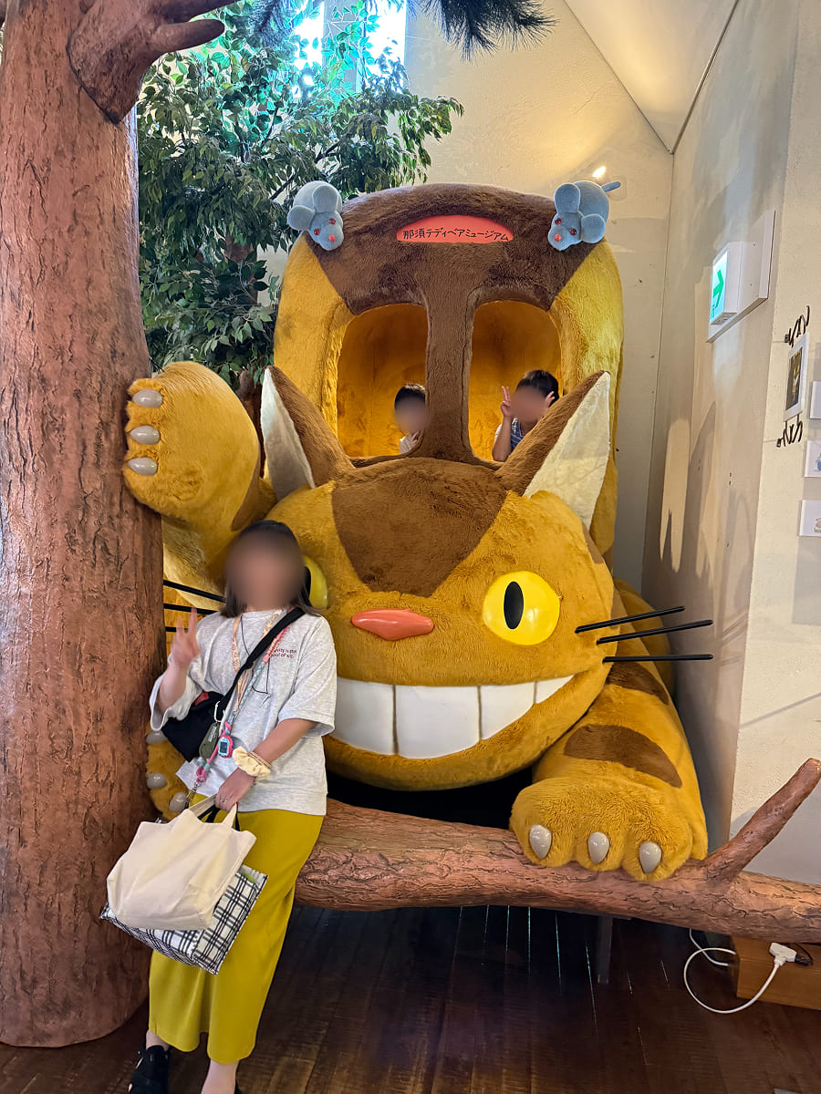 那須テディベアミュージアム ネコバスで記念撮影